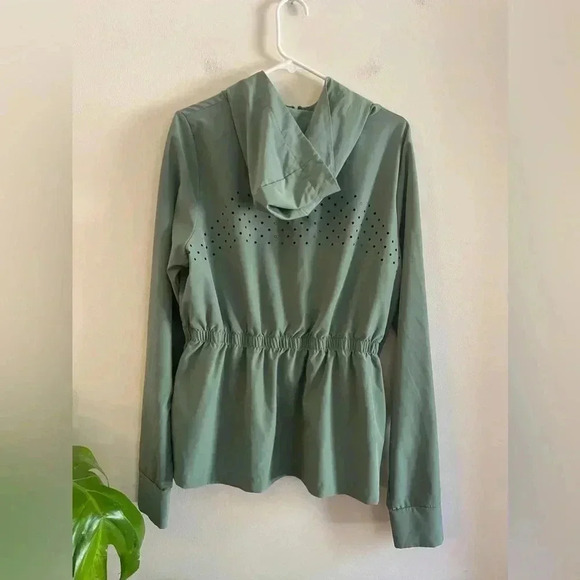 Cali Brand Green Athletic Jacket. Very Thin and Flattering. - Picture 5 of 8